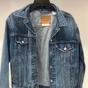 Levi’s jean jacket size small to medium